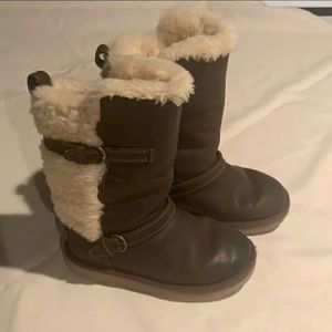 Girls UGG Glasgow size 11.